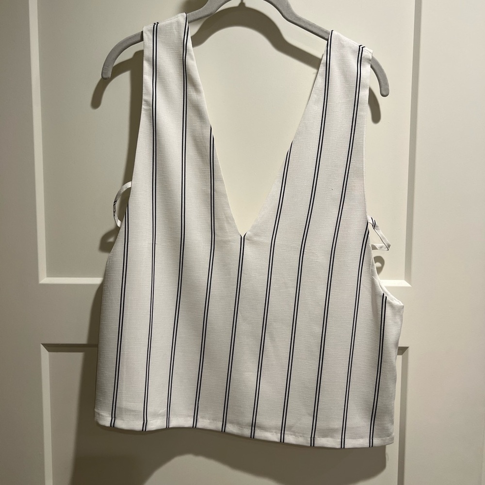 Tobi v-front tank top blouse